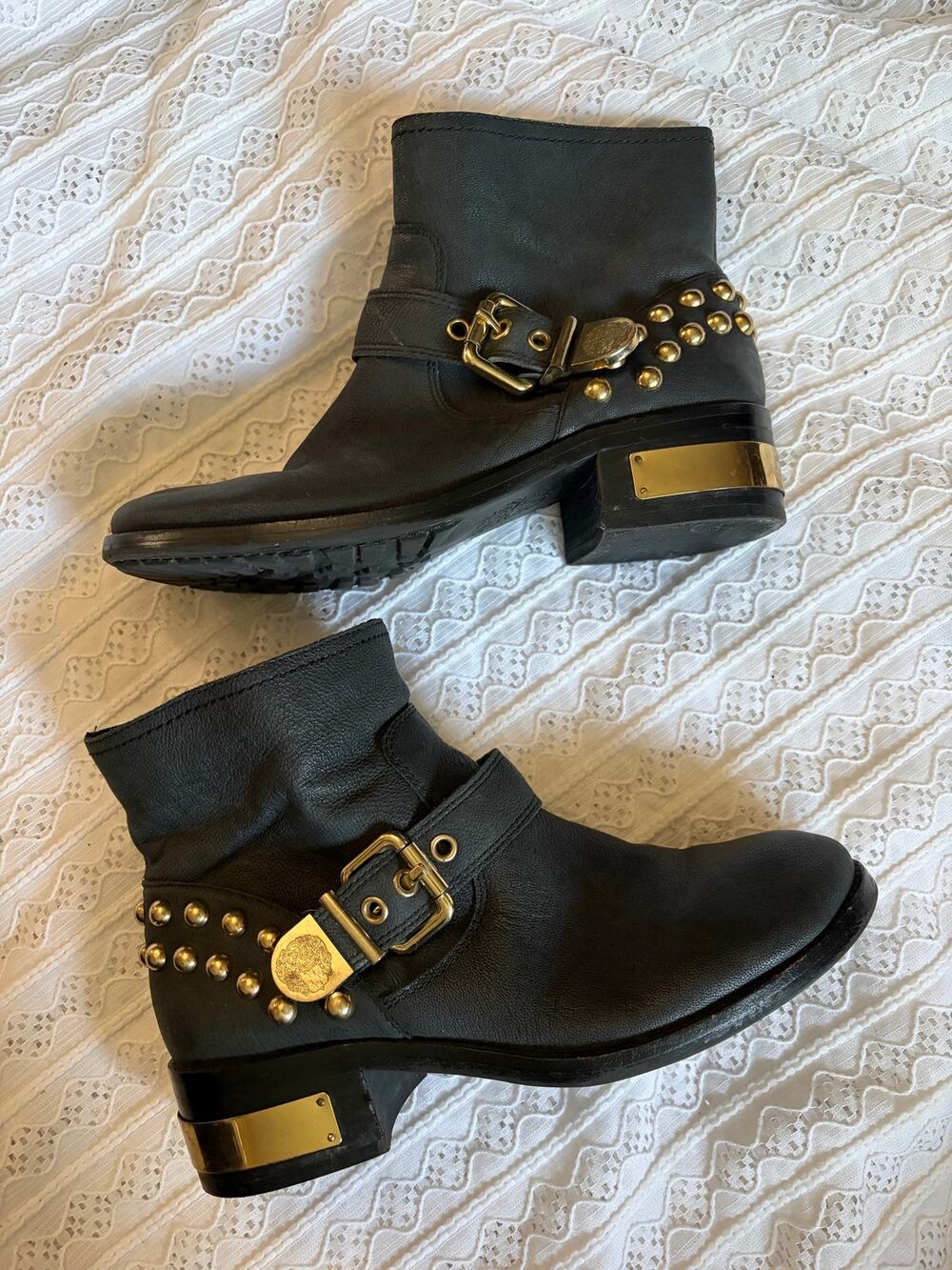 Vince Camuto Windetta Black Leather Studded Moto Ankle Boots Women's Size 8M
